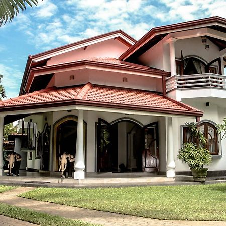 Flipflop Hostel Negombo Exterior photo