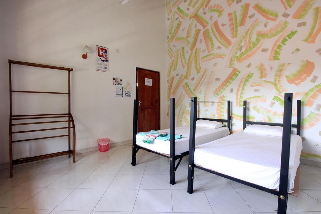 Flipflop Hostel Negombo Exterior photo