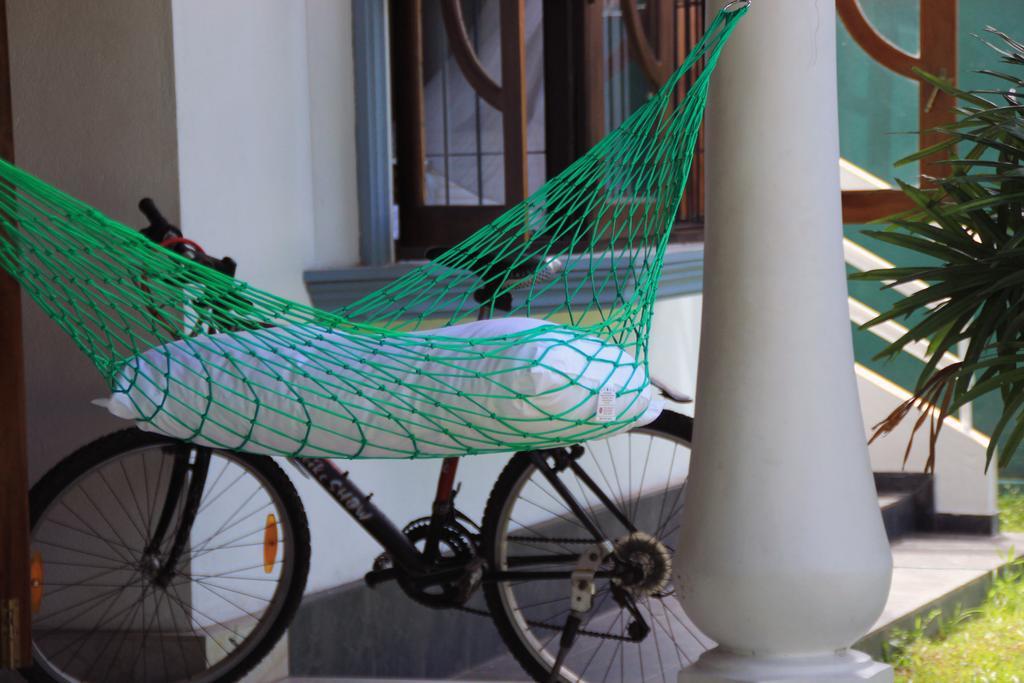 Flipflop Hostel Negombo Exterior photo