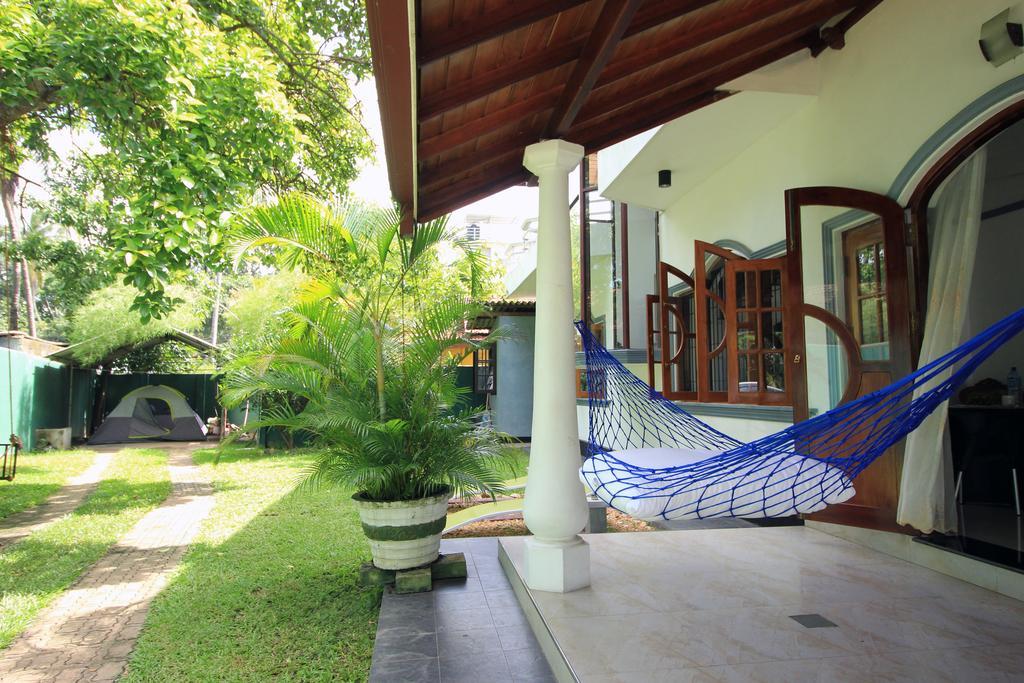 Flipflop Hostel Negombo Exterior photo