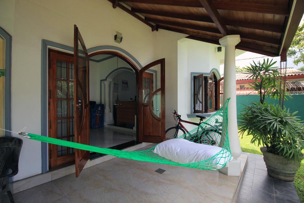 Flipflop Hostel Negombo Exterior photo