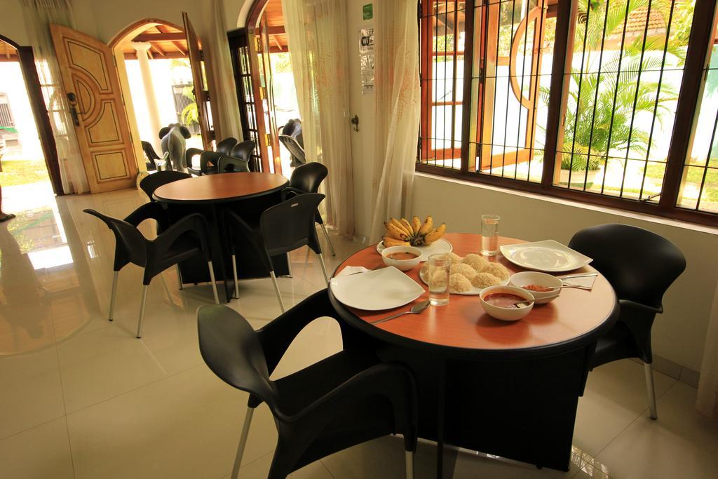 Flipflop Hostel Negombo Exterior photo