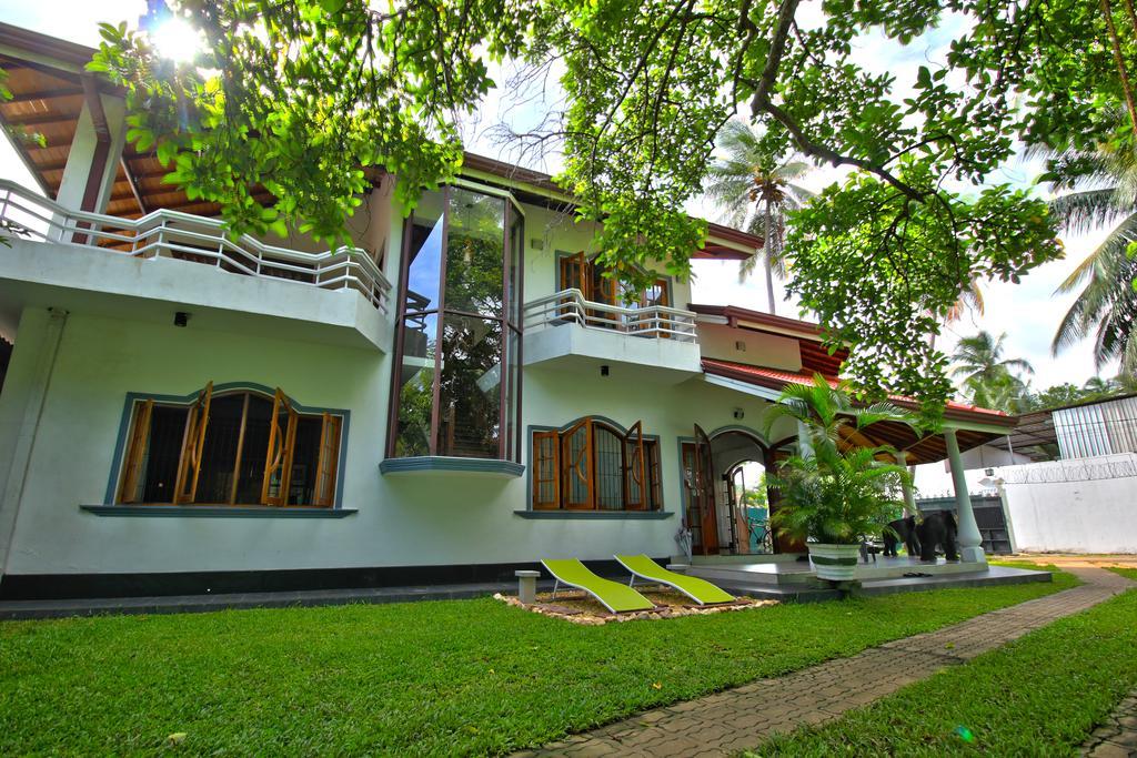 Flipflop Hostel Negombo Exterior photo