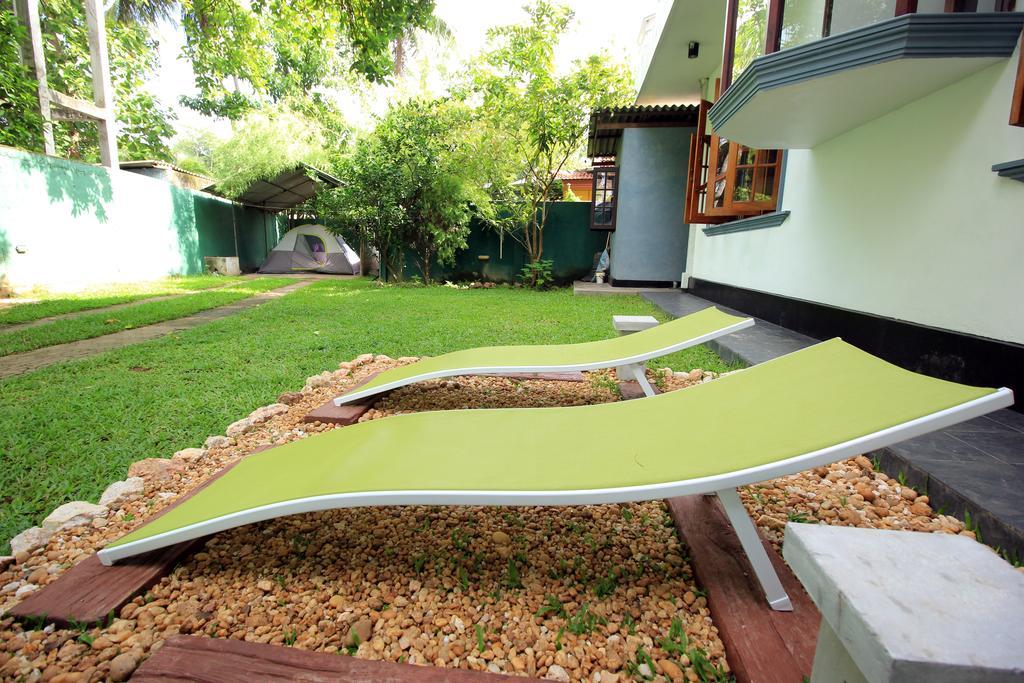 Flipflop Hostel Negombo Exterior photo