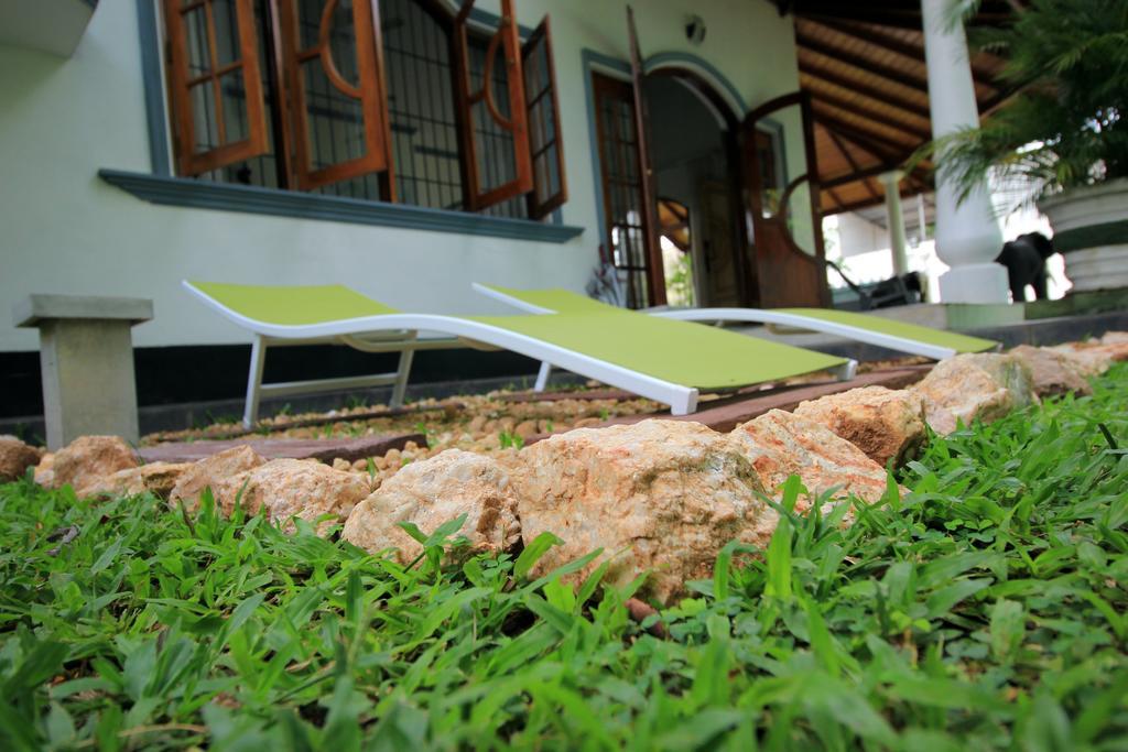 Flipflop Hostel Negombo Exterior photo