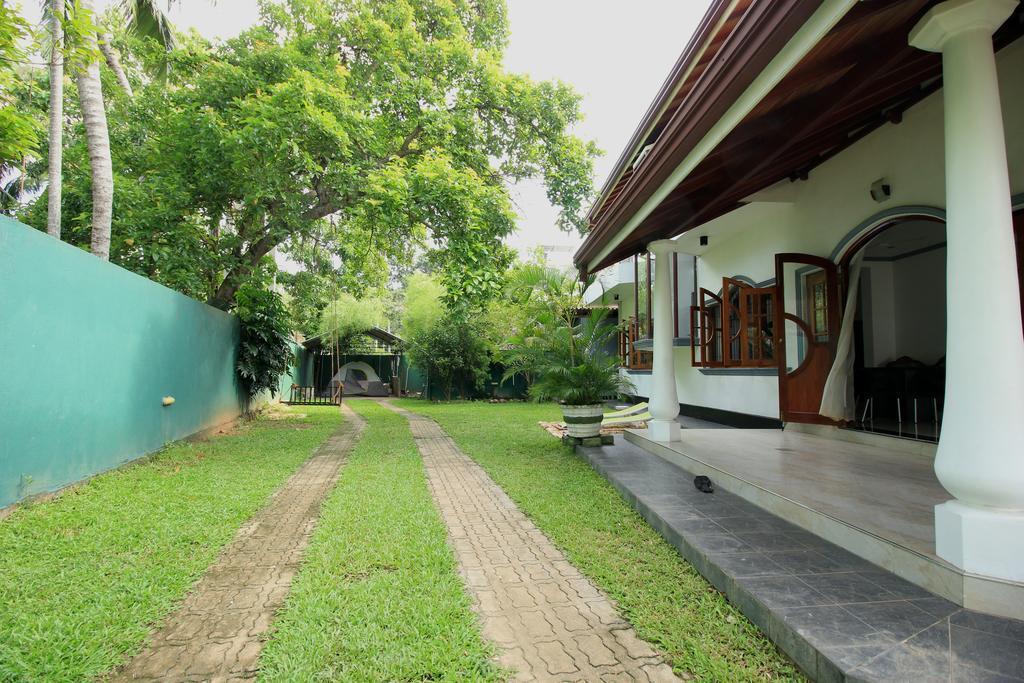 Flipflop Hostel Negombo Exterior photo