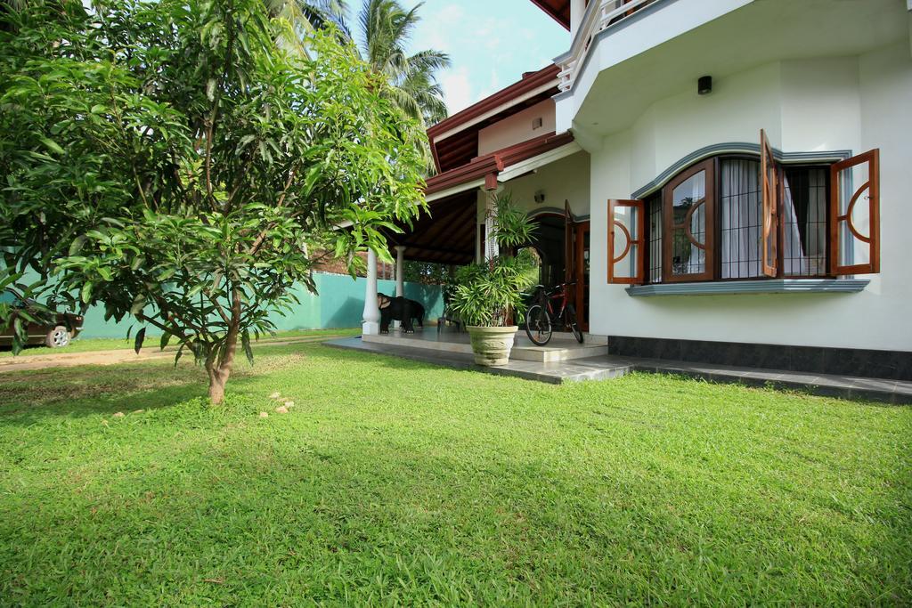 Flipflop Hostel Negombo Exterior photo