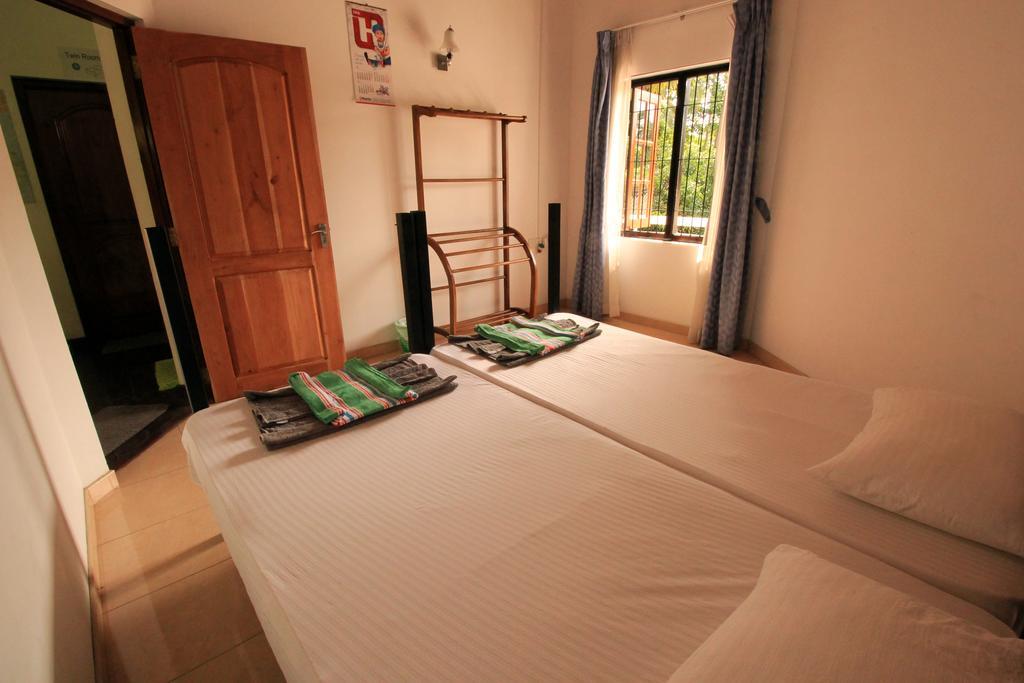 Flipflop Hostel Negombo Exterior photo
