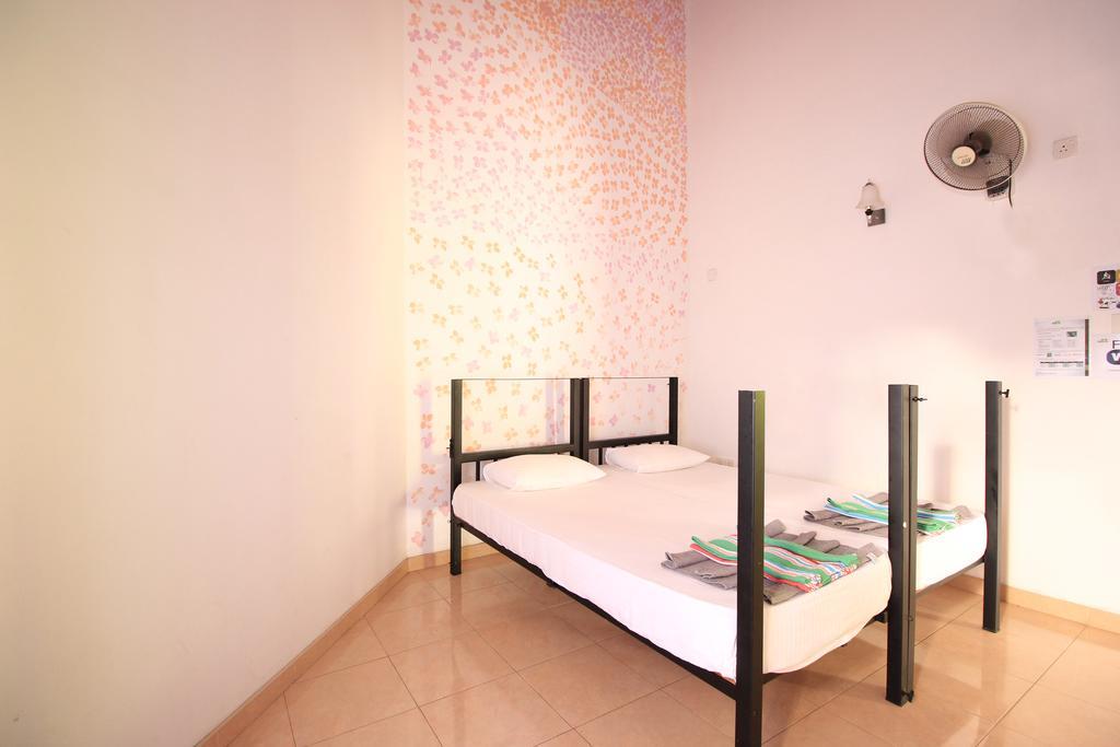 Flipflop Hostel Negombo Exterior photo