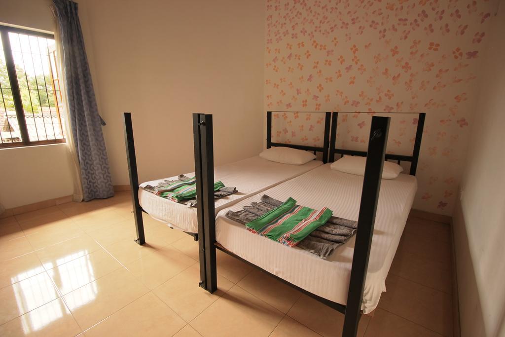 Flipflop Hostel Negombo Exterior photo