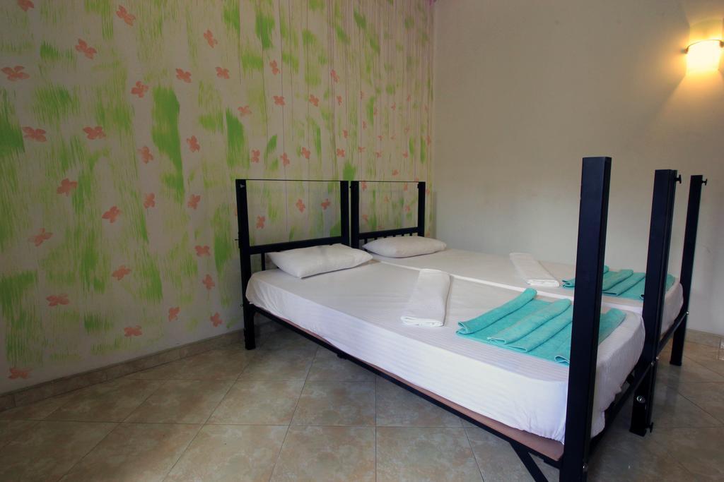 Flipflop Hostel Negombo Exterior photo