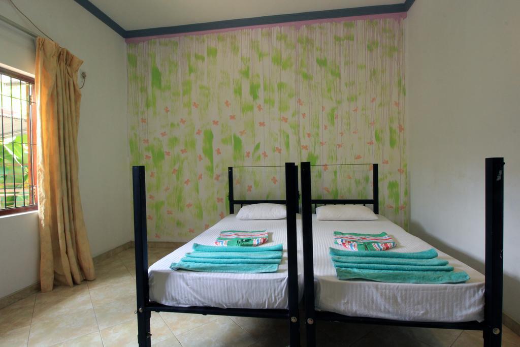 Flipflop Hostel Negombo Exterior photo