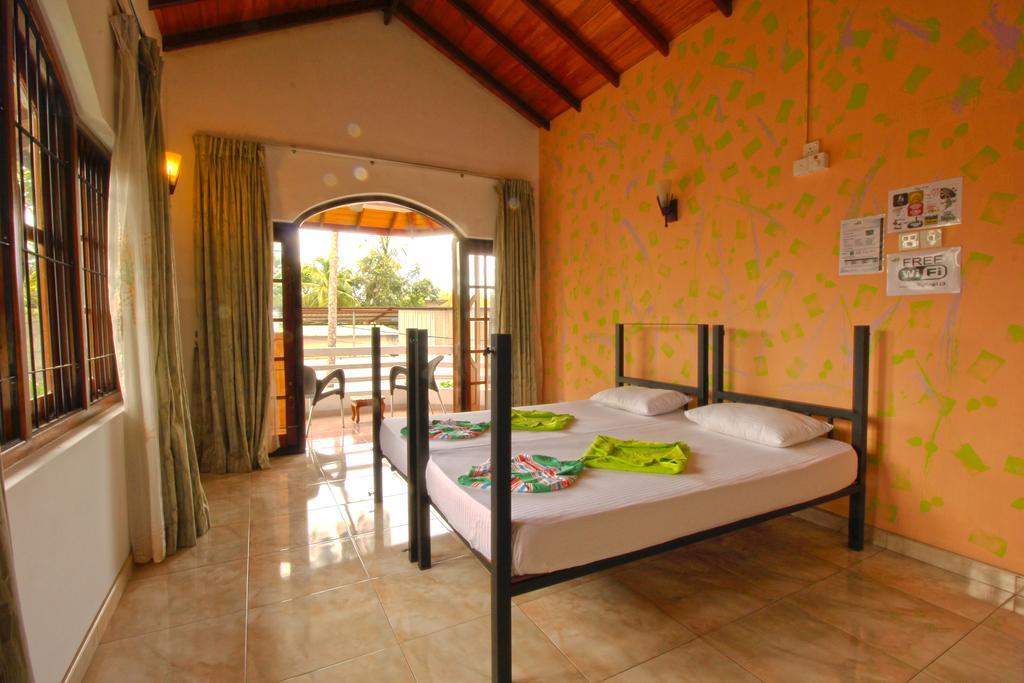 Flipflop Hostel Negombo Exterior photo
