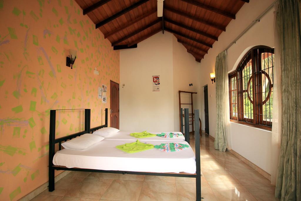 Flipflop Hostel Negombo Exterior photo