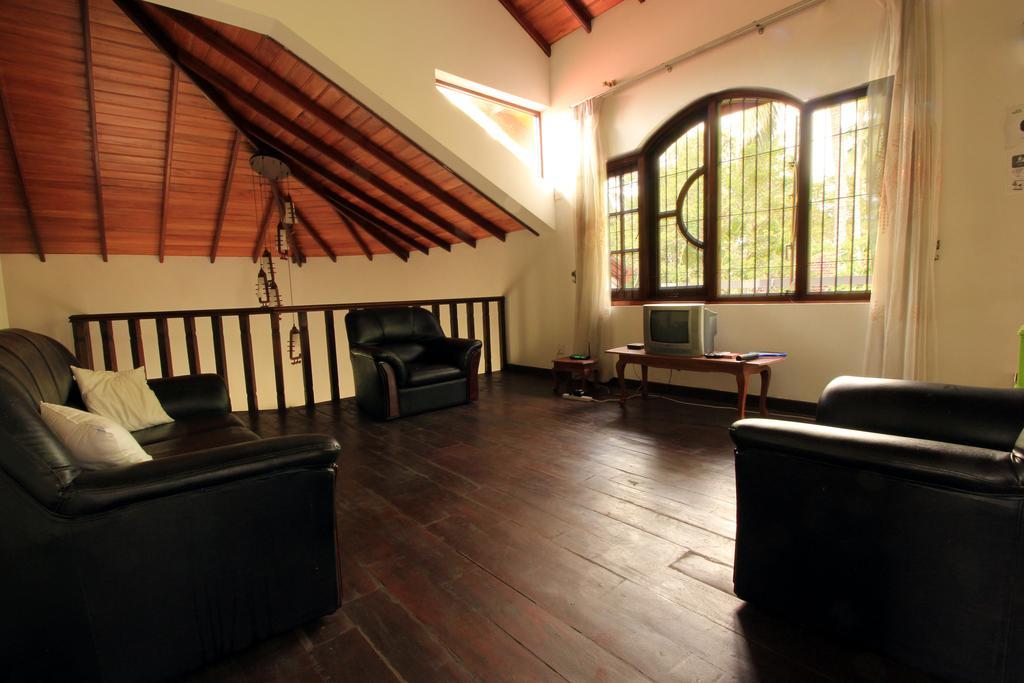 Flipflop Hostel Negombo Exterior photo