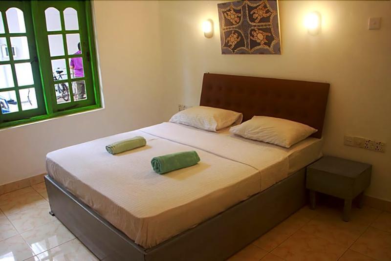 Flipflop Hostel Negombo Exterior photo