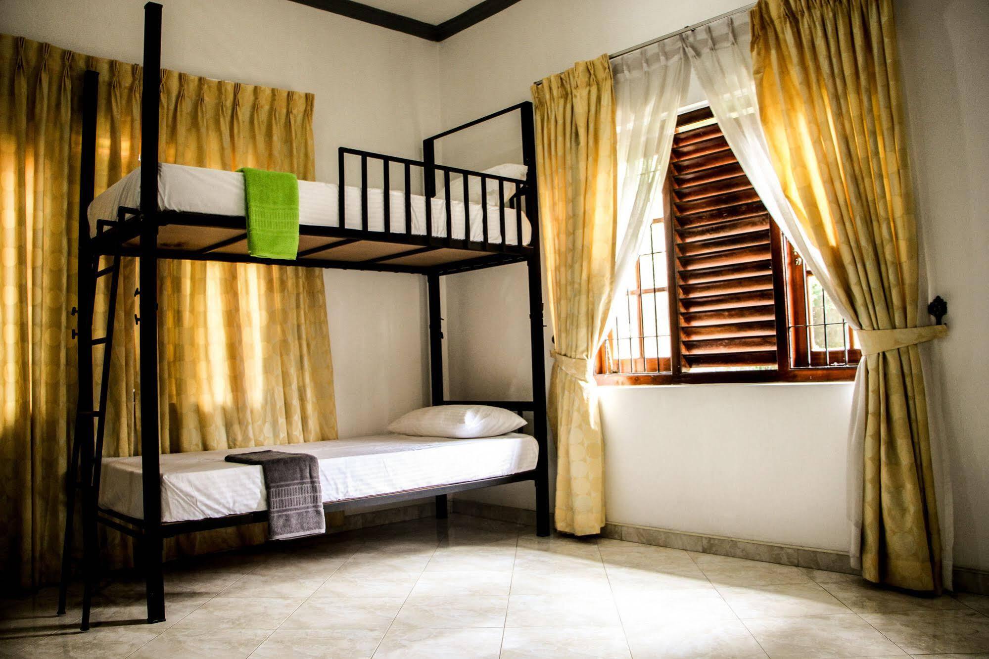 Flipflop Hostel Negombo Exterior photo