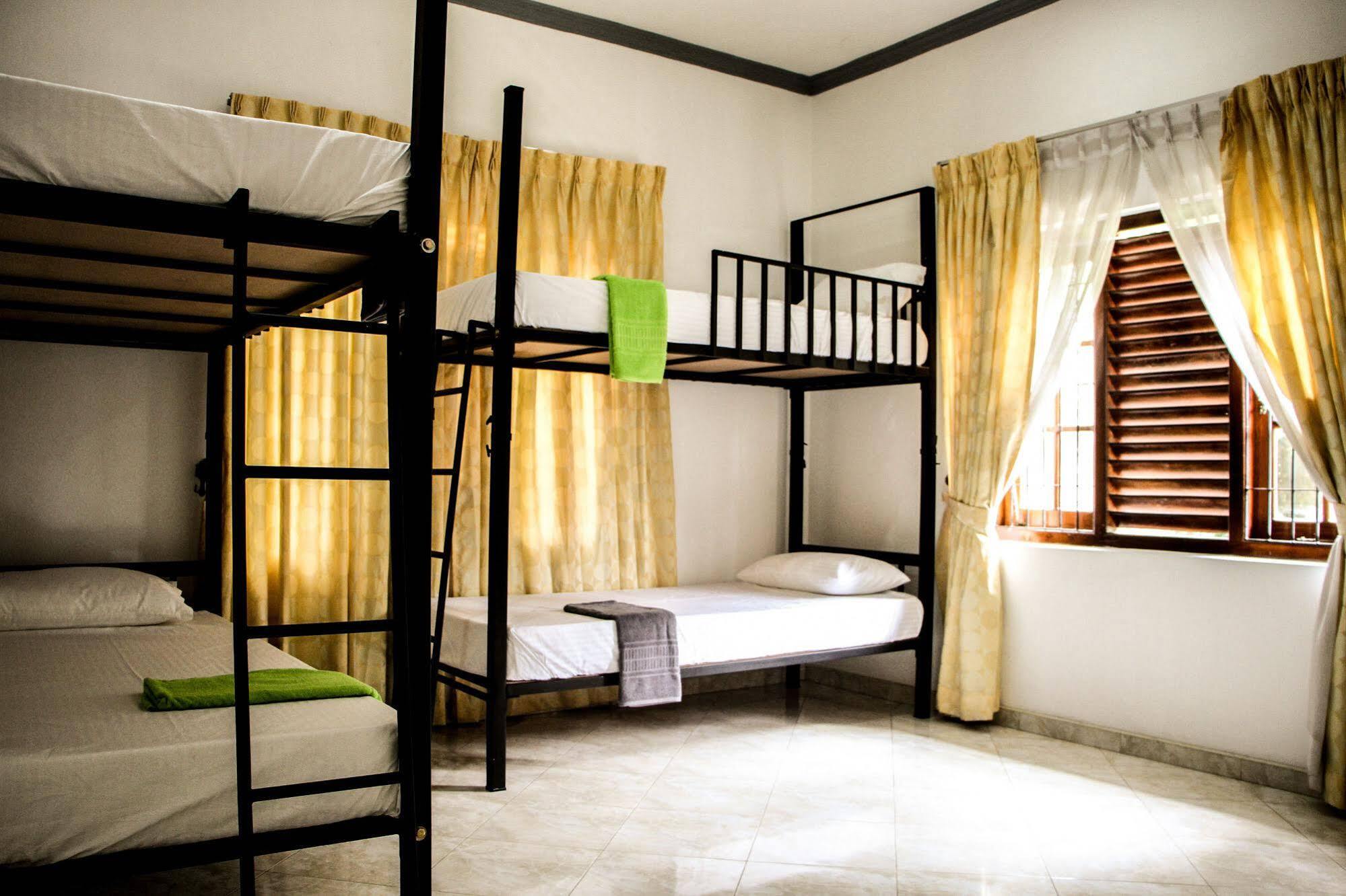 Flipflop Hostel Negombo Exterior photo