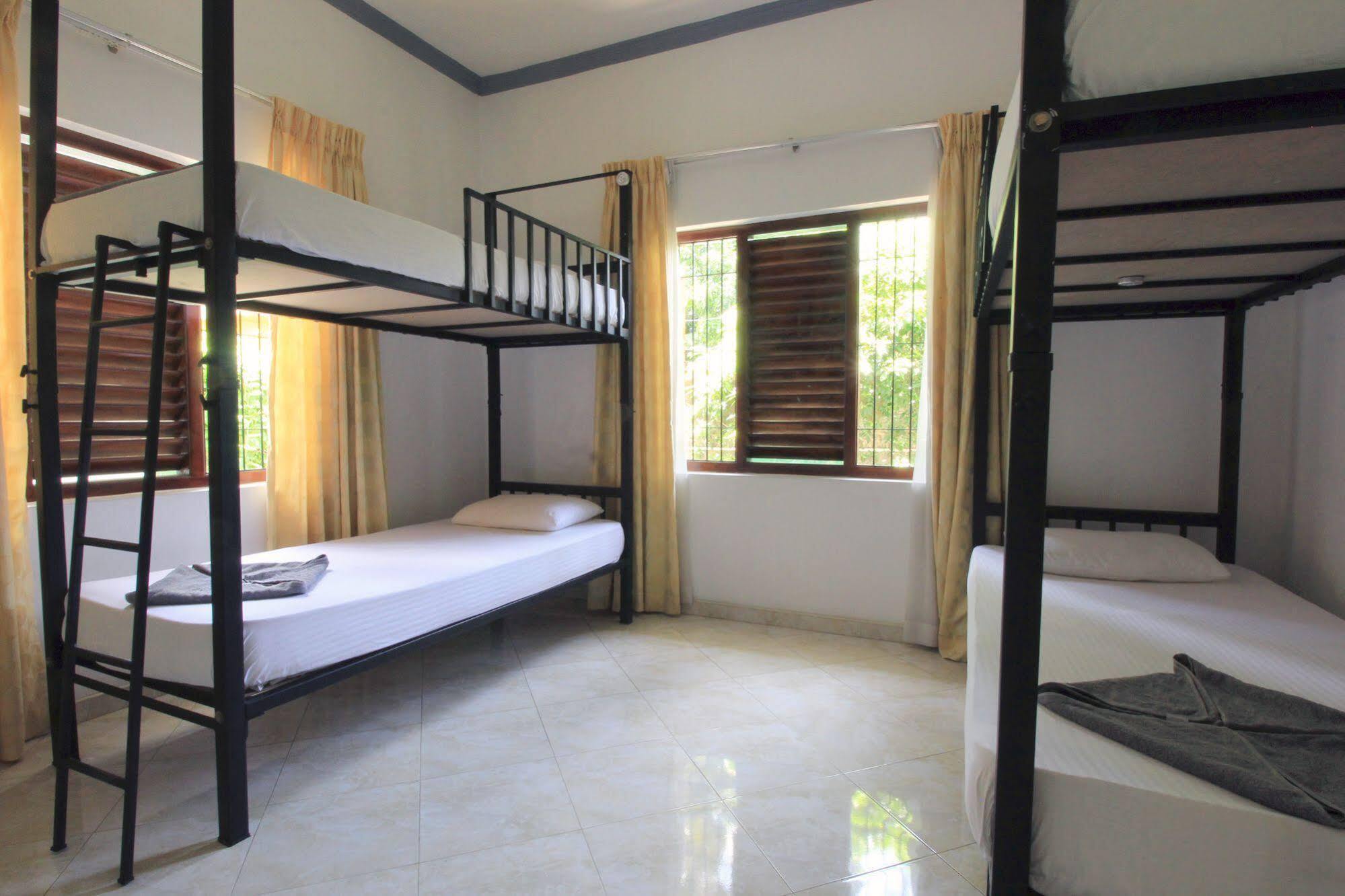 Flipflop Hostel Negombo Exterior photo