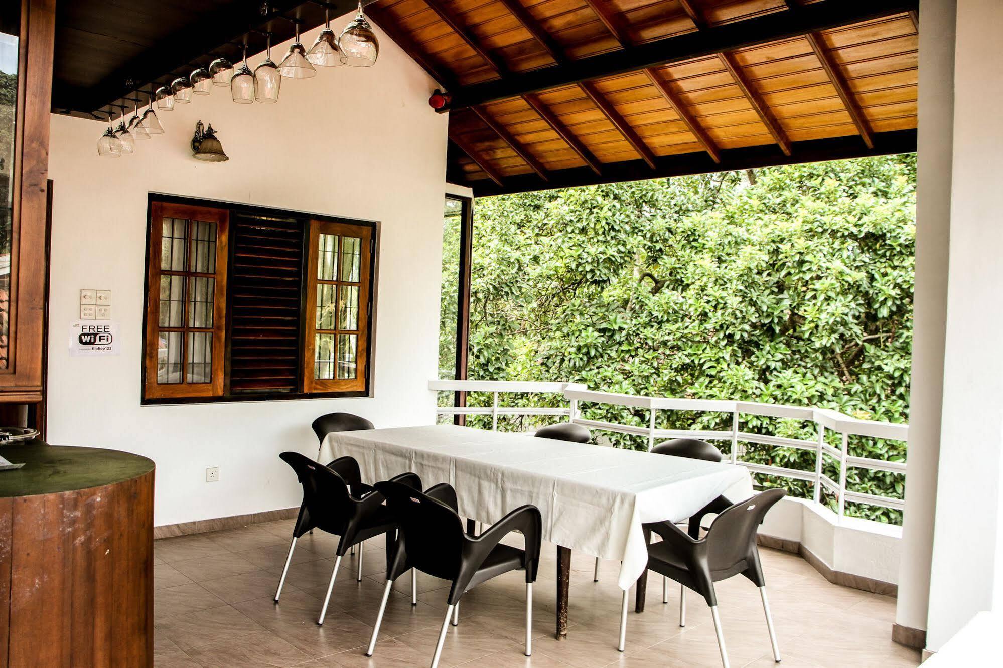 Flipflop Hostel Negombo Exterior photo