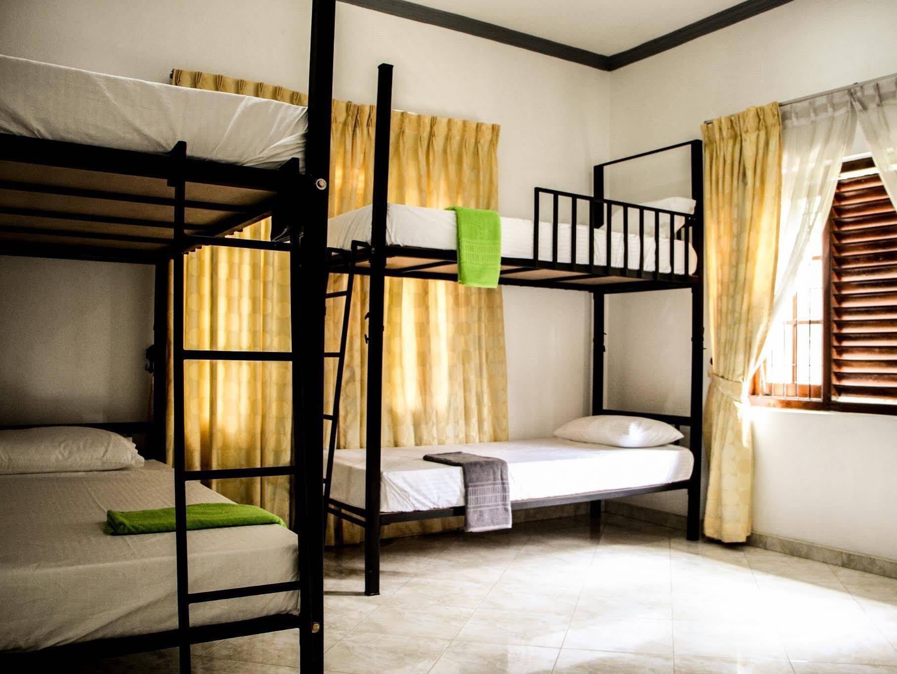 Flipflop Hostel Negombo Exterior photo